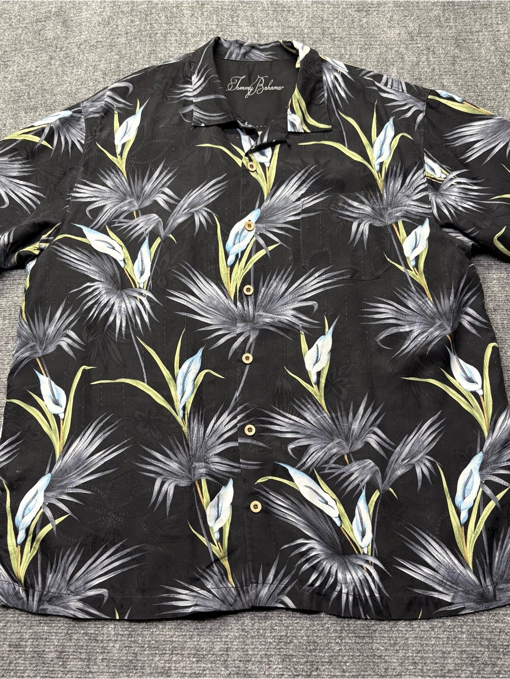 Tommy Bahama Hawaiian Shirt Mens XL 100% Silk Camp Floral Tropical Beach Loop